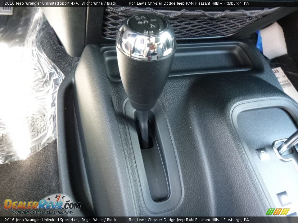 2016 Jeep Wrangler Unlimited Sport 4x4 Bright White / Black Photo #18