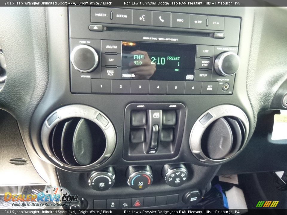 2016 Jeep Wrangler Unlimited Sport 4x4 Bright White / Black Photo #20