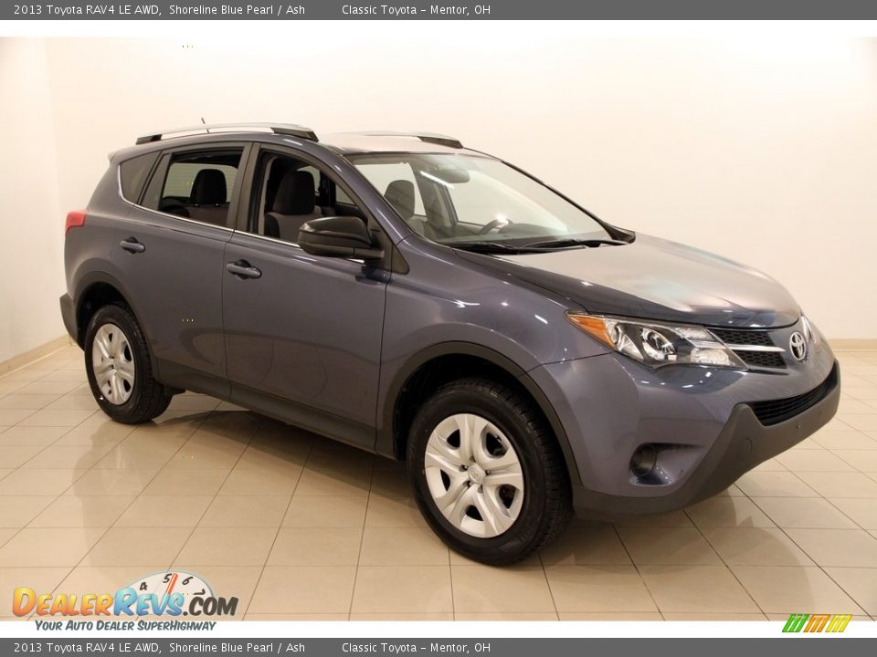 Front 3/4 View of 2013 Toyota RAV4 LE AWD Photo #1