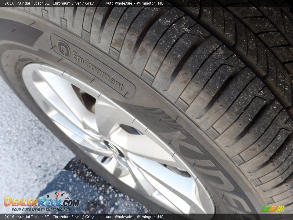 2016 Hyundai Tucson SE Chromium Silver / Gray Photo #8