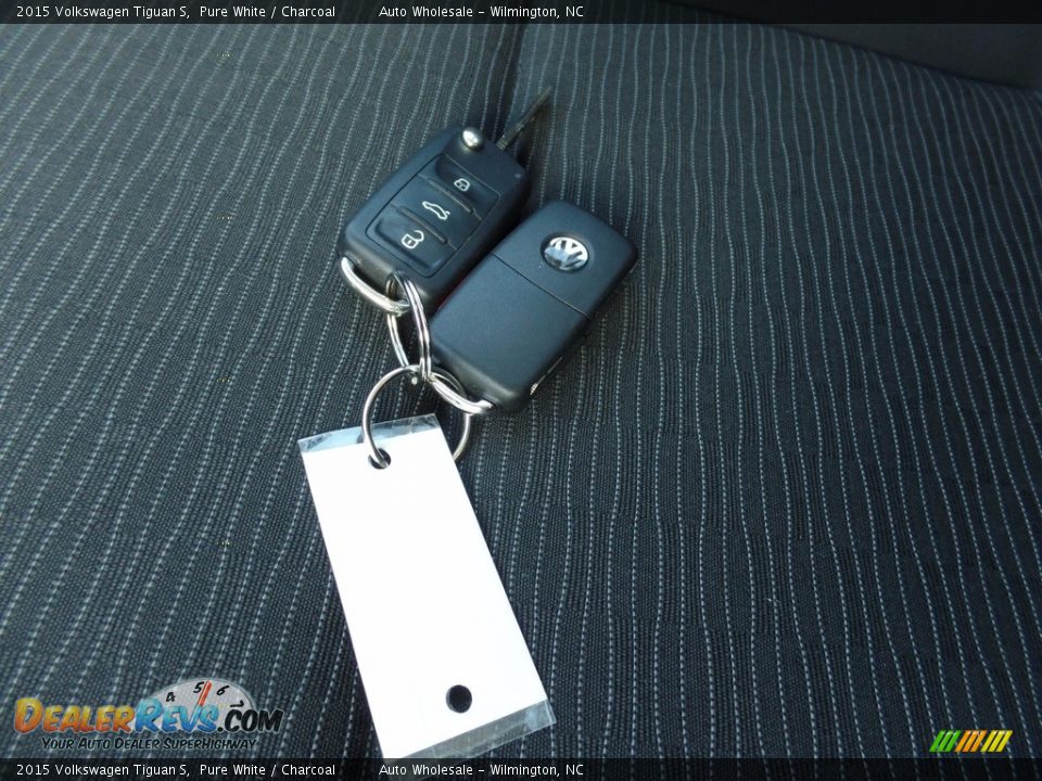 2015 Volkswagen Tiguan S Pure White / Charcoal Photo #20