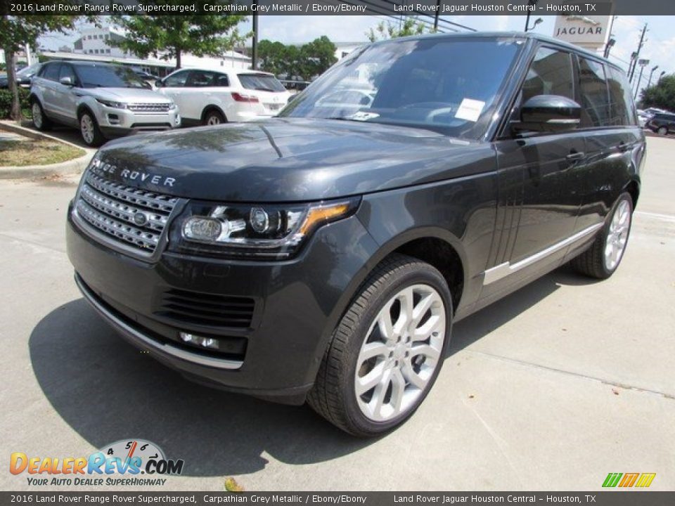 Front 3/4 View of 2016 Land Rover Range Rover Supercharged Photo #11