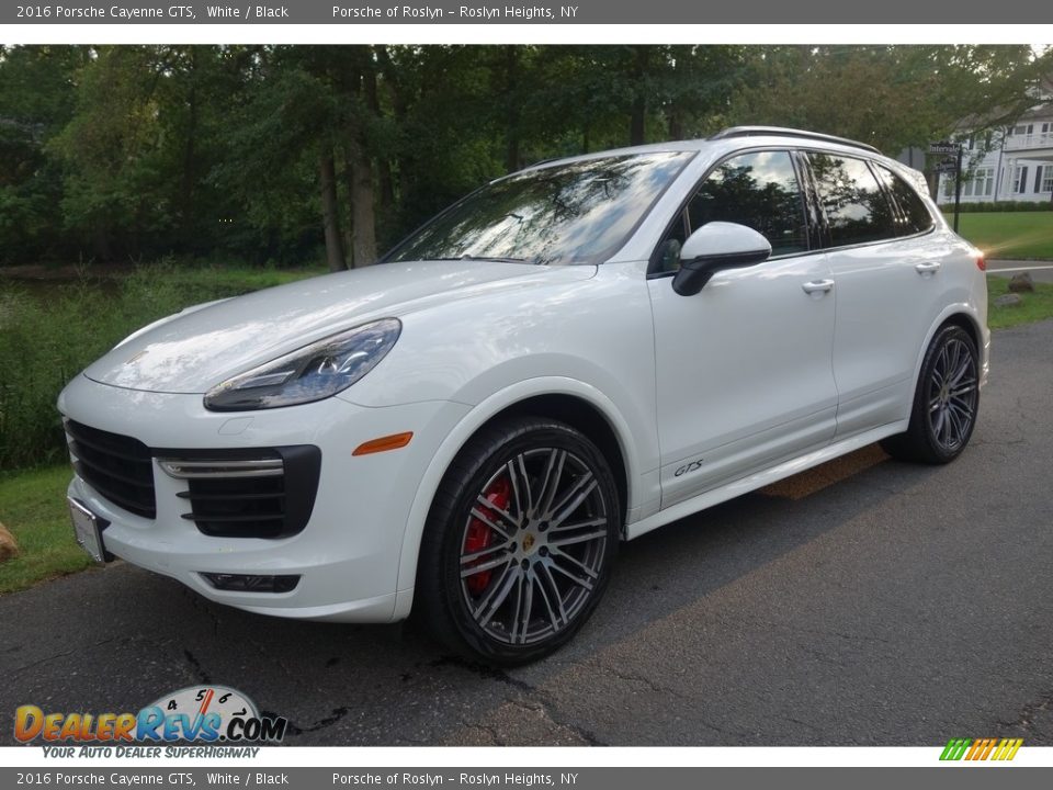 Front 3/4 View of 2016 Porsche Cayenne GTS Photo #1