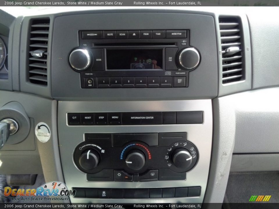 Audio System of 2006 Jeep Grand Cherokee Laredo Photo #25