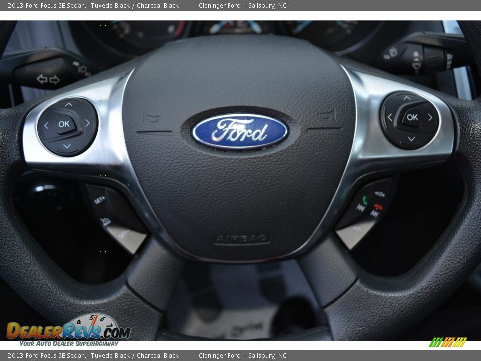 2013 Ford Focus SE Sedan Tuxedo Black / Charcoal Black Photo #20