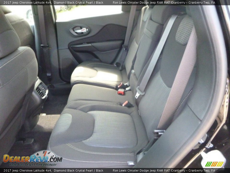 2017 Jeep Cherokee Latitude 4x4 Diamond Black Crystal Pearl / Black Photo #4