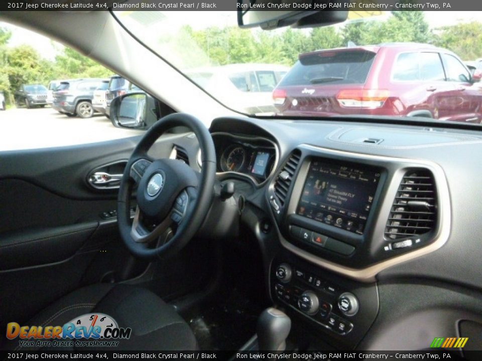 2017 Jeep Cherokee Latitude 4x4 Diamond Black Crystal Pearl / Black Photo #10