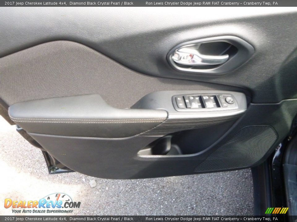 2017 Jeep Cherokee Latitude 4x4 Diamond Black Crystal Pearl / Black Photo #14