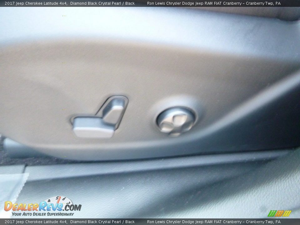 2017 Jeep Cherokee Latitude 4x4 Diamond Black Crystal Pearl / Black Photo #16