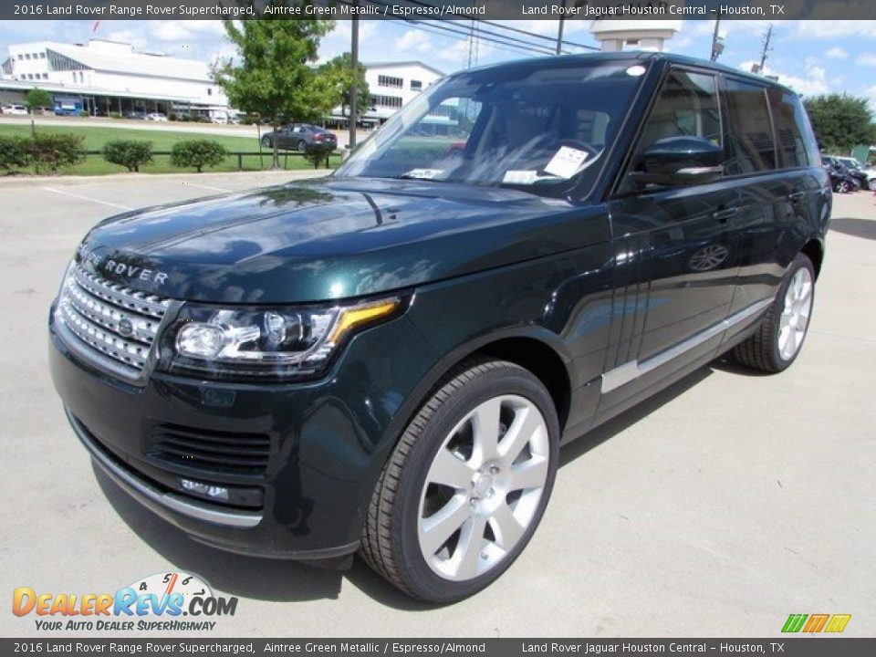 Front 3/4 View of 2016 Land Rover Range Rover Supercharged Photo #11