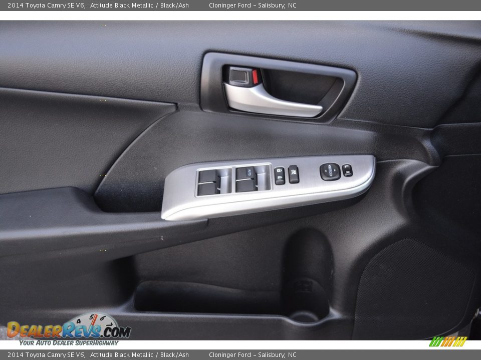 2014 Toyota Camry SE V6 Attitude Black Metallic / Black/Ash Photo #8
