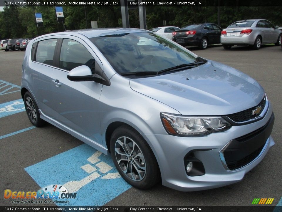Front 3/4 View of 2017 Chevrolet Sonic LT Hatchback Photo #8
