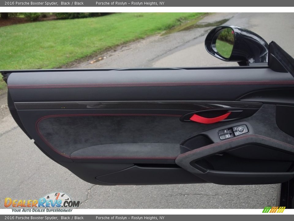 Door Panel of 2016 Porsche Boxster Spyder Photo #16