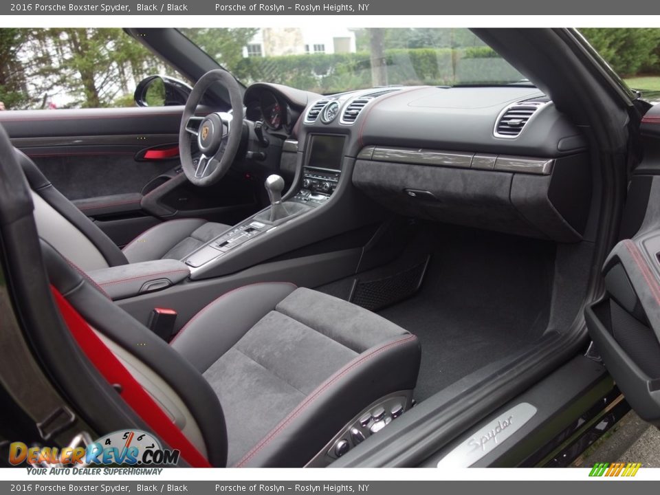 Black Interior - 2016 Porsche Boxster Spyder Photo #17