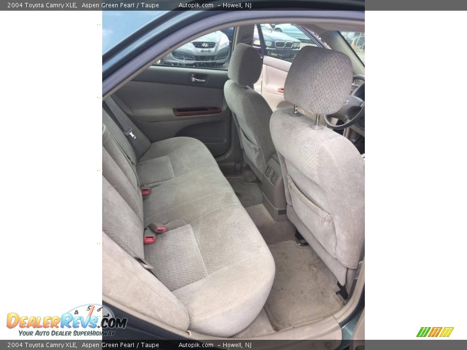 2004 Toyota Camry XLE Aspen Green Pearl / Taupe Photo #11