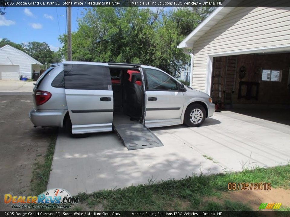 2005 Dodge Grand Caravan SE Stone White / Medium Slate Gray Photo #2