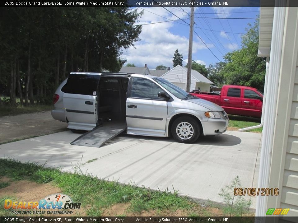 2005 Dodge Grand Caravan SE Stone White / Medium Slate Gray Photo #3