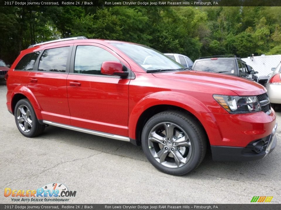 Front 3/4 View of 2017 Dodge Journey Crossroad Photo #8