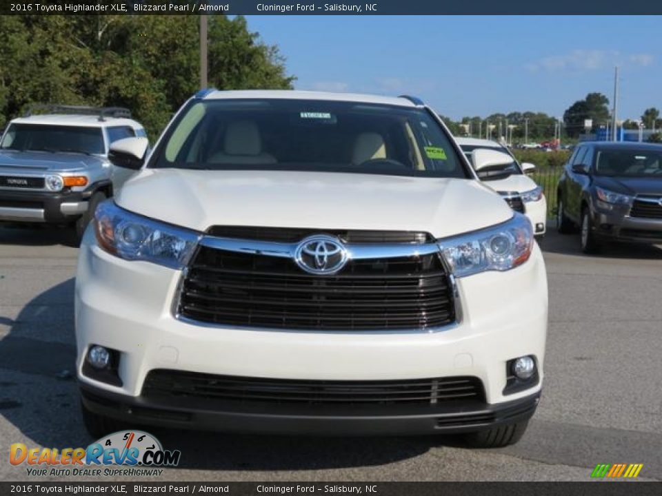 2016 Toyota Highlander XLE Blizzard Pearl / Almond Photo #2