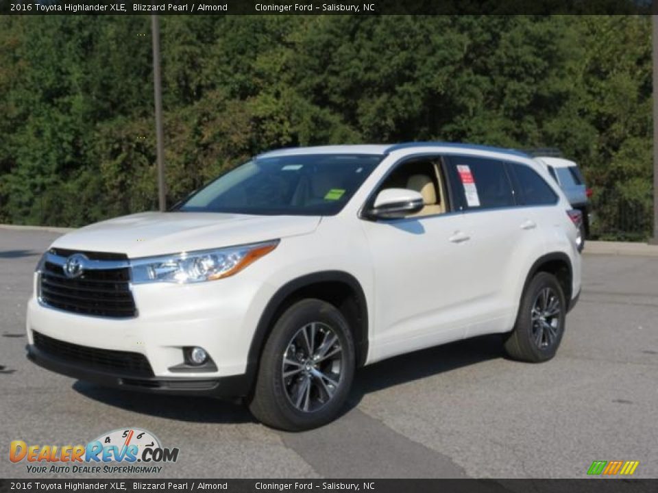 2016 Toyota Highlander XLE Blizzard Pearl / Almond Photo #3