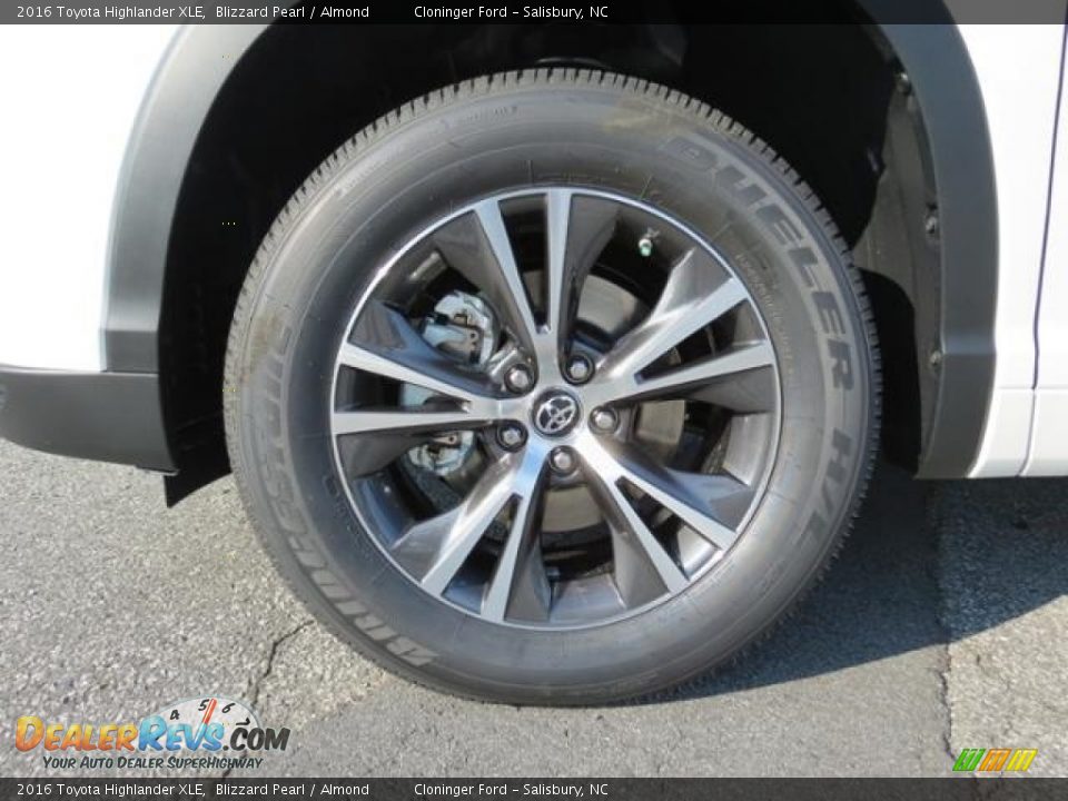 2016 Toyota Highlander XLE Blizzard Pearl / Almond Photo #4