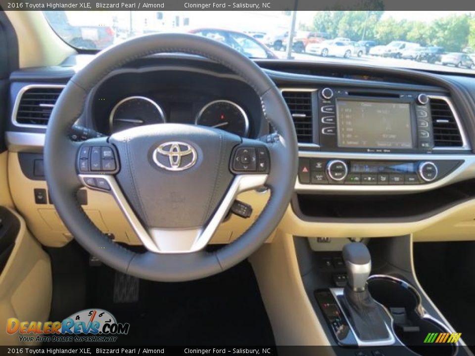 2016 Toyota Highlander XLE Blizzard Pearl / Almond Photo #5