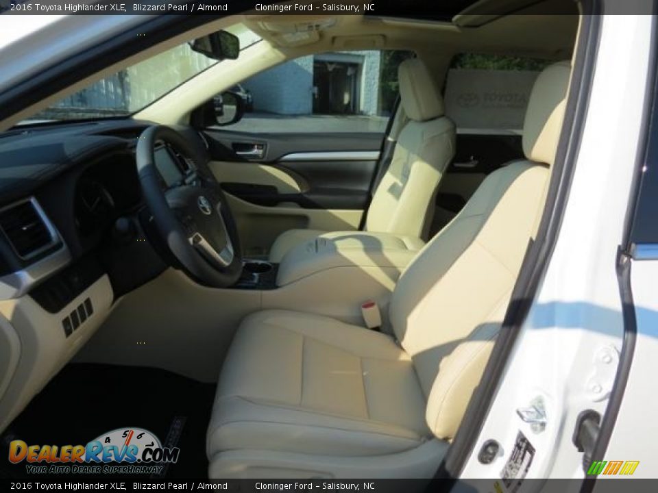2016 Toyota Highlander XLE Blizzard Pearl / Almond Photo #9