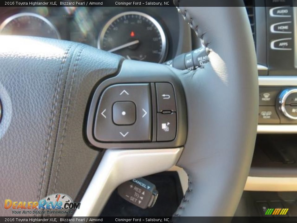 2016 Toyota Highlander XLE Blizzard Pearl / Almond Photo #15