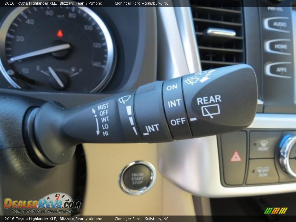 2016 Toyota Highlander XLE Blizzard Pearl / Almond Photo #18