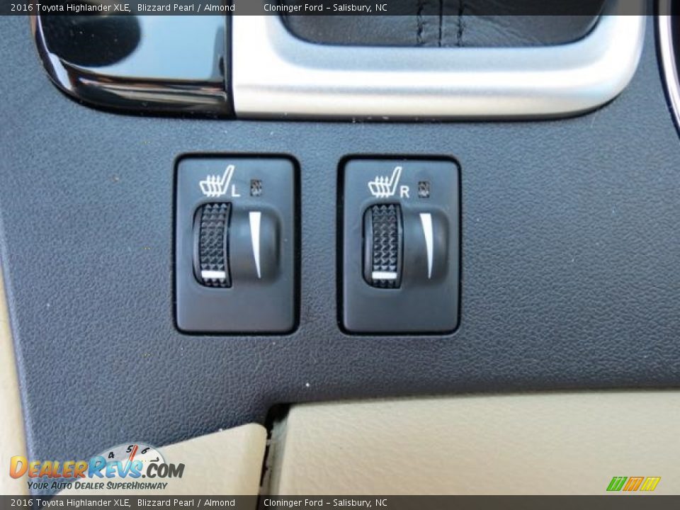 2016 Toyota Highlander XLE Blizzard Pearl / Almond Photo #21