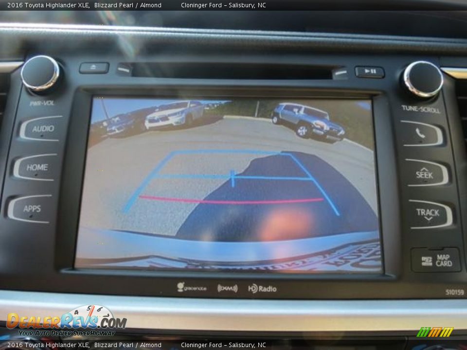 2016 Toyota Highlander XLE Blizzard Pearl / Almond Photo #22