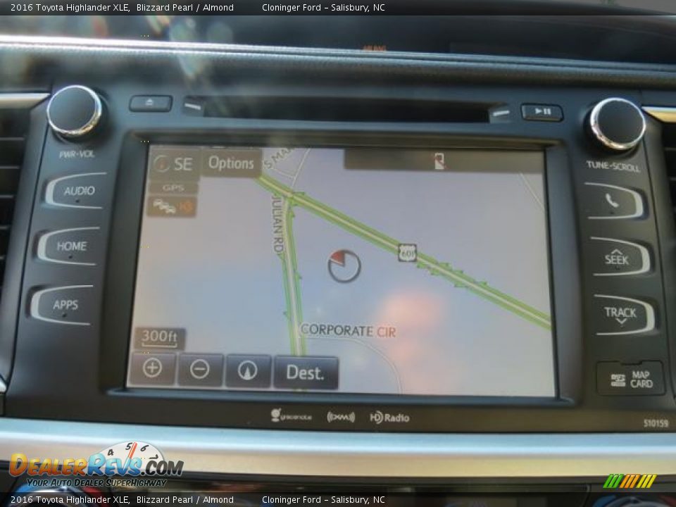 2016 Toyota Highlander XLE Blizzard Pearl / Almond Photo #23