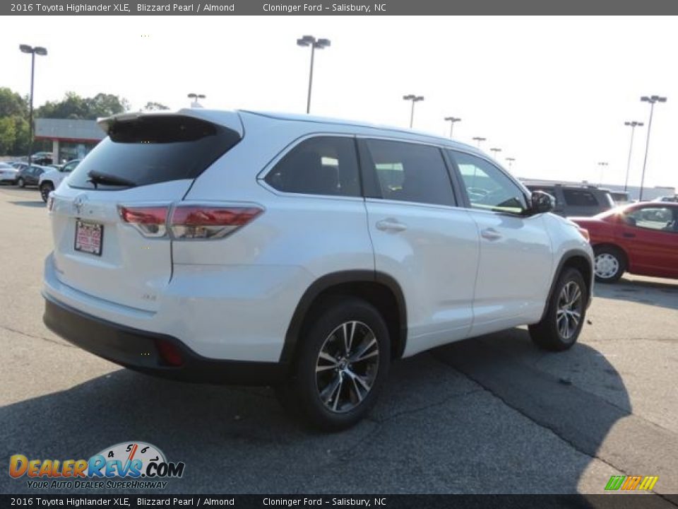2016 Toyota Highlander XLE Blizzard Pearl / Almond Photo #27