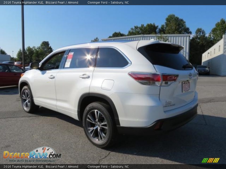 2016 Toyota Highlander XLE Blizzard Pearl / Almond Photo #29
