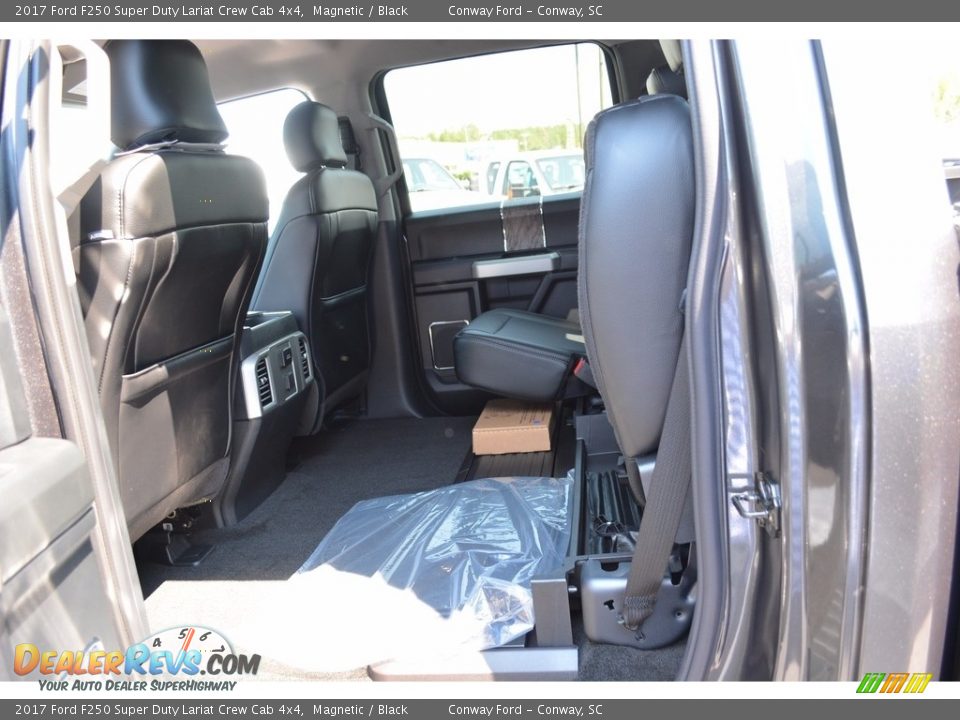 Rear Seat of 2017 Ford F250 Super Duty Lariat Crew Cab 4x4 Photo #27