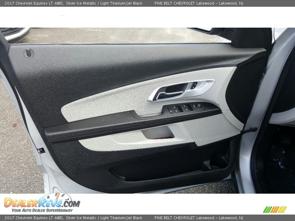 2017 Chevrolet Equinox LT AWD Silver Ice Metallic / Light Titanium/Jet Black Photo #6
