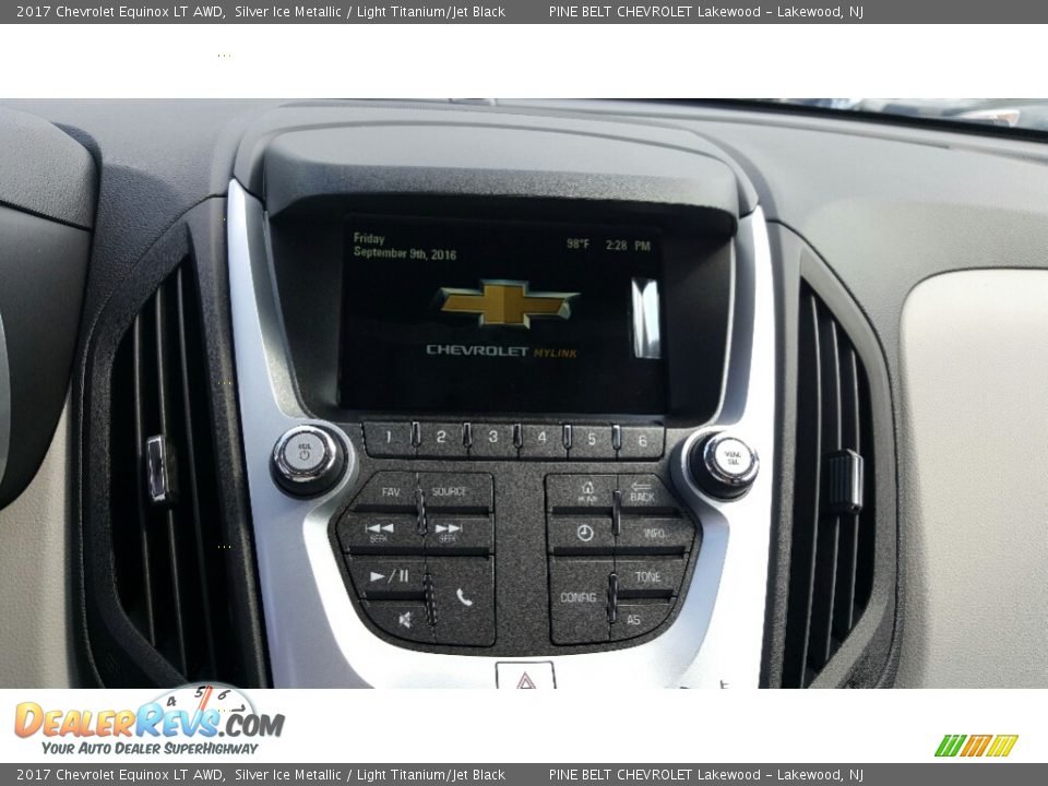 2017 Chevrolet Equinox LT AWD Silver Ice Metallic / Light Titanium/Jet Black Photo #10