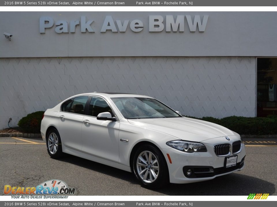 2016 BMW 5 Series 528i xDrive Sedan Alpine White / Cinnamon Brown Photo #1