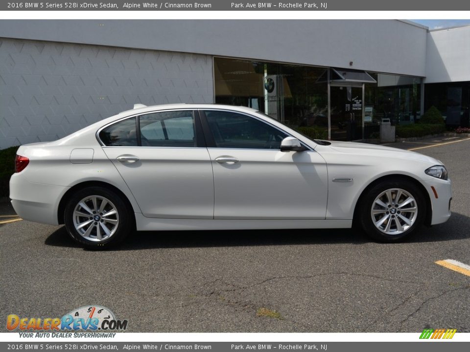 2016 BMW 5 Series 528i xDrive Sedan Alpine White / Cinnamon Brown Photo #2