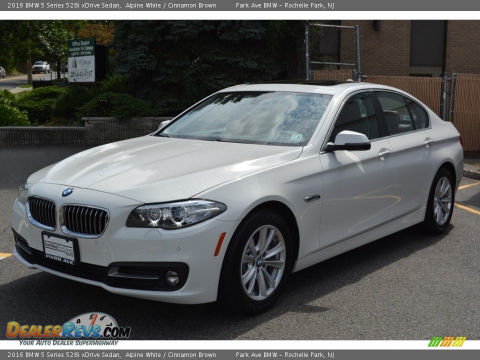 2016 BMW 5 Series 528i xDrive Sedan Alpine White / Cinnamon Brown Photo #6