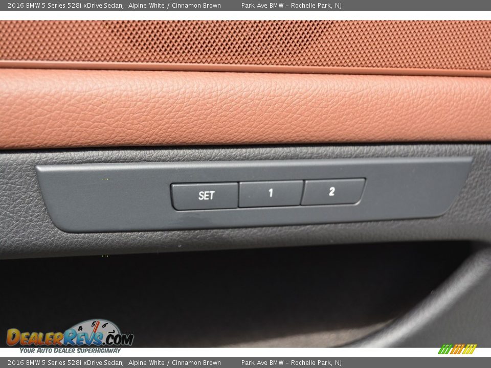 2016 BMW 5 Series 528i xDrive Sedan Alpine White / Cinnamon Brown Photo #9