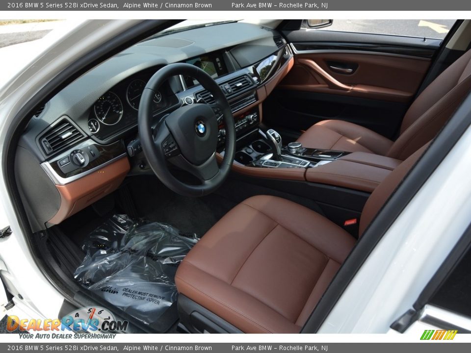 2016 BMW 5 Series 528i xDrive Sedan Alpine White / Cinnamon Brown Photo #10