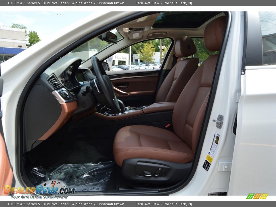 2016 BMW 5 Series 528i xDrive Sedan Alpine White / Cinnamon Brown Photo #11