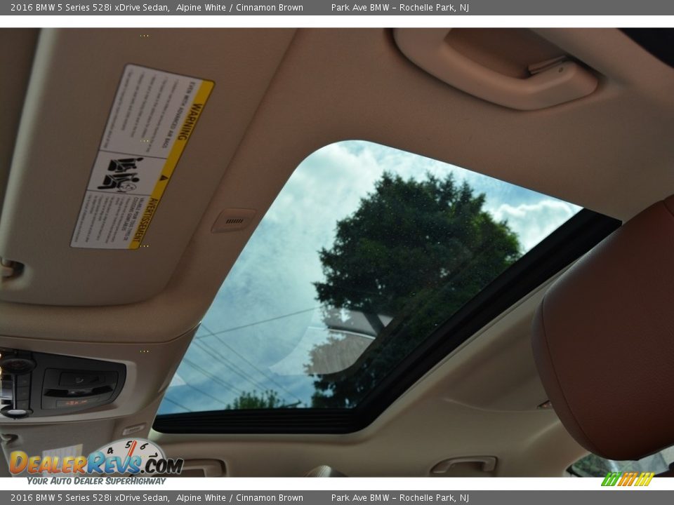 2016 BMW 5 Series 528i xDrive Sedan Alpine White / Cinnamon Brown Photo #13