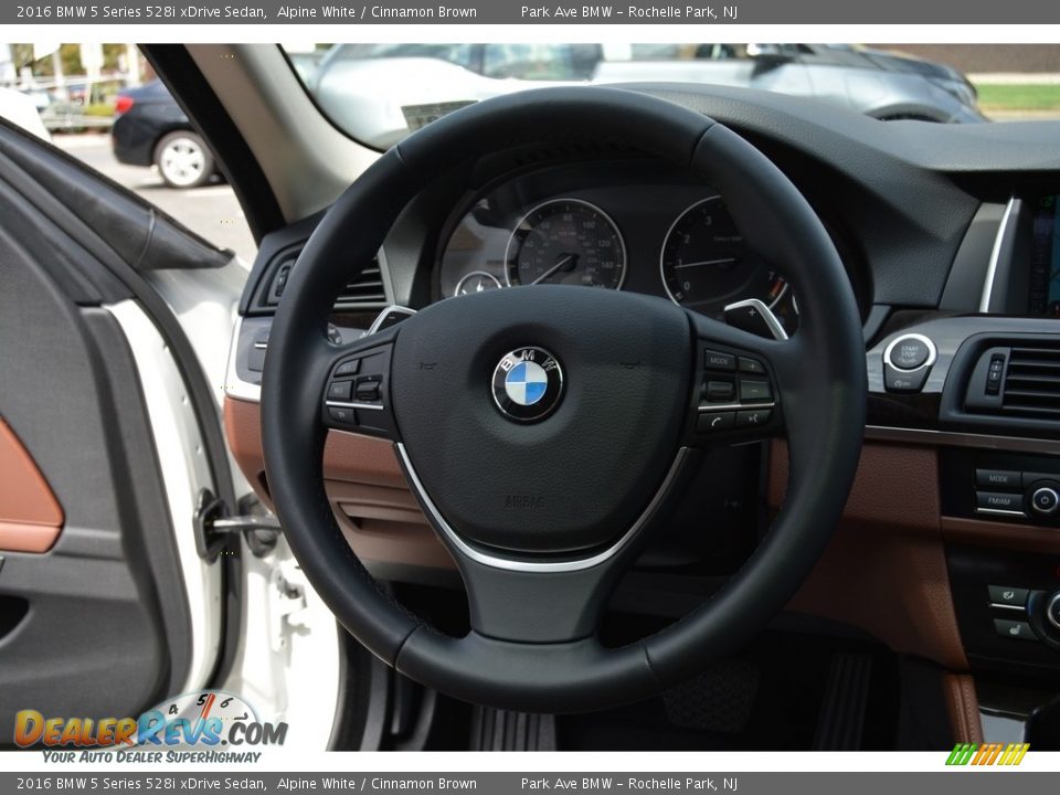 2016 BMW 5 Series 528i xDrive Sedan Alpine White / Cinnamon Brown Photo #17