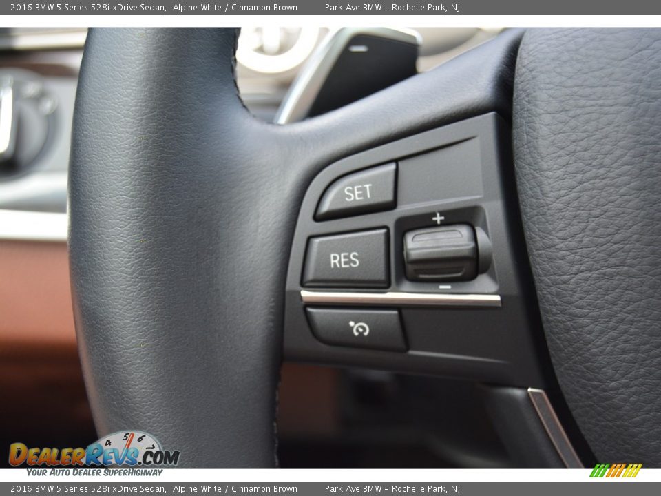 2016 BMW 5 Series 528i xDrive Sedan Alpine White / Cinnamon Brown Photo #18