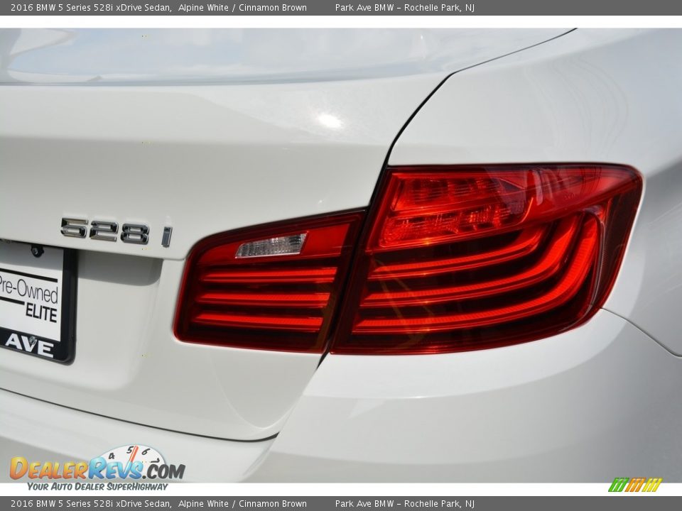 2016 BMW 5 Series 528i xDrive Sedan Alpine White / Cinnamon Brown Photo #22