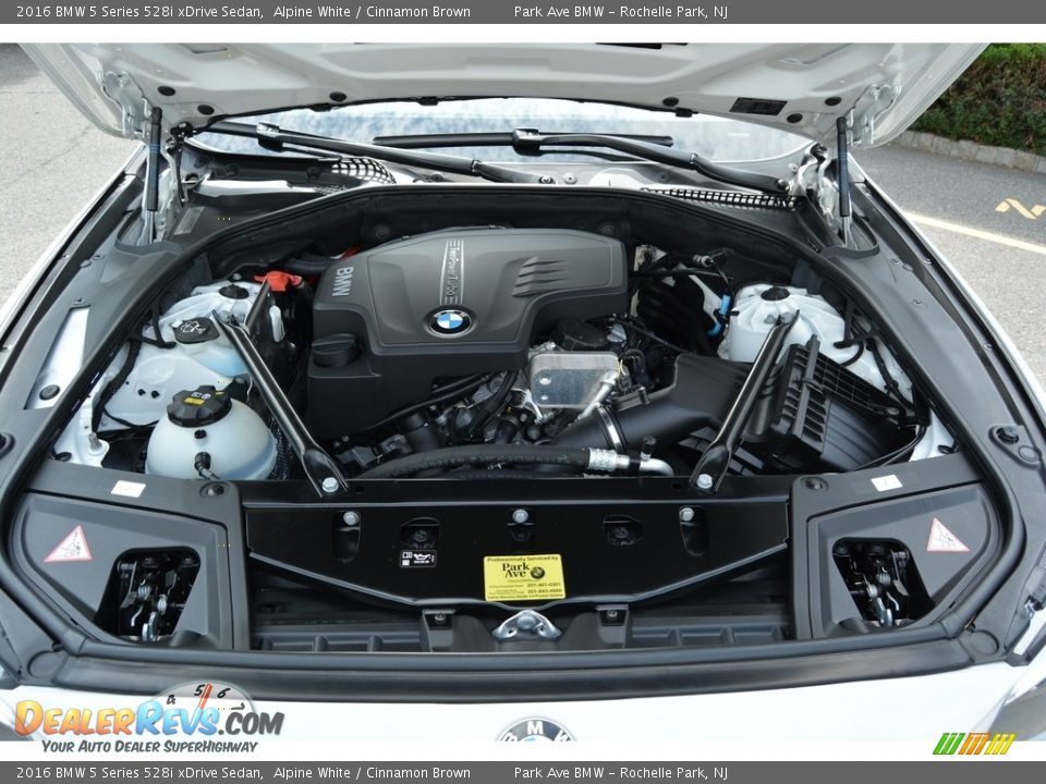 2016 BMW 5 Series 528i xDrive Sedan Alpine White / Cinnamon Brown Photo #29
