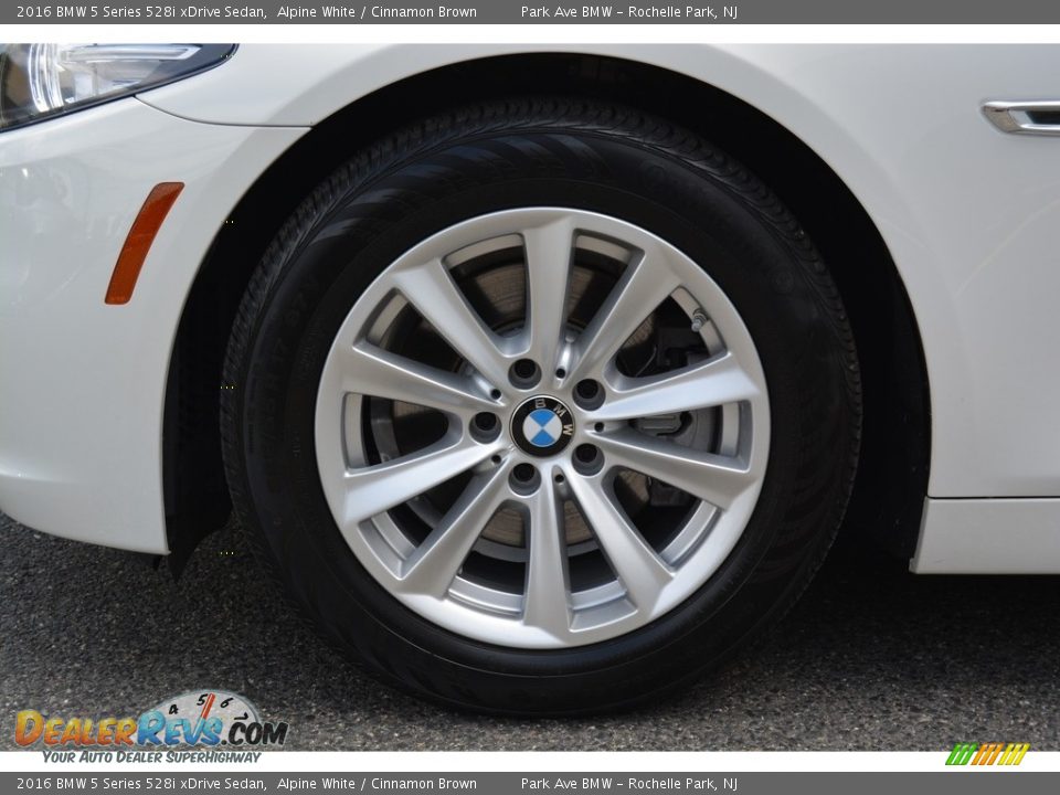2016 BMW 5 Series 528i xDrive Sedan Alpine White / Cinnamon Brown Photo #31