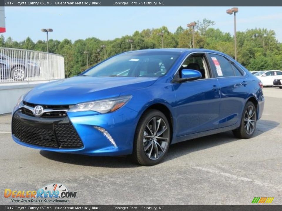 Front 3/4 View of 2017 Toyota Camry XSE V6 Photo #3